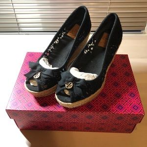 Tory Burch Wedge Espadrille Crotchet in Size 7.5